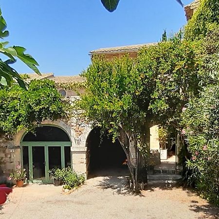 Mas Luis Alvarez La Capelle-et-Masmolene Esterno foto